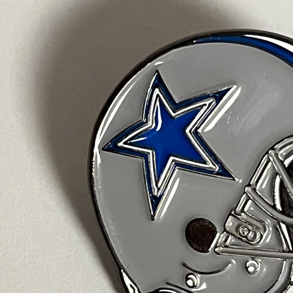 Dallas Cowboys Helmet Hat Pin Pins Streetwear Hats Bag Football Fitted New Era - Picture 2 of 7